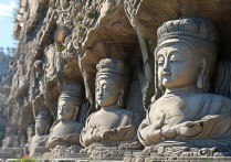 云冈石窟哪个朝代开凿的？历史背景和艺术价值如何？