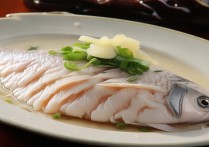 清蒸鲈鱼的做法